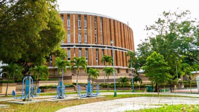 Conteo de votos en el recinto de la UNPHU del colegio electoral 350A
