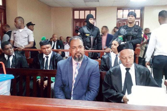 Condenan Raúl Mondesí a 6 años y multa 30 millones de pesos