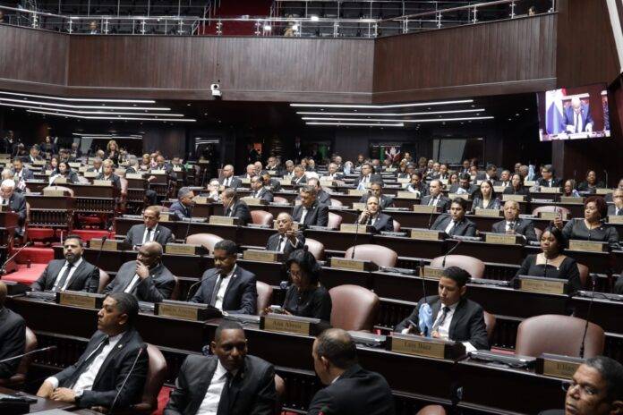 Diputados plantean eliminar ayudas sociales y bloquear renovación de documentos para los no votantes