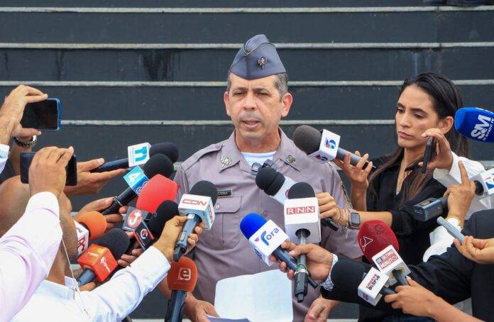 Asaltantes se llevaron 1.6 millones de pesos del Banco Popular; la Policía Nacional recuperó armas y vehículos