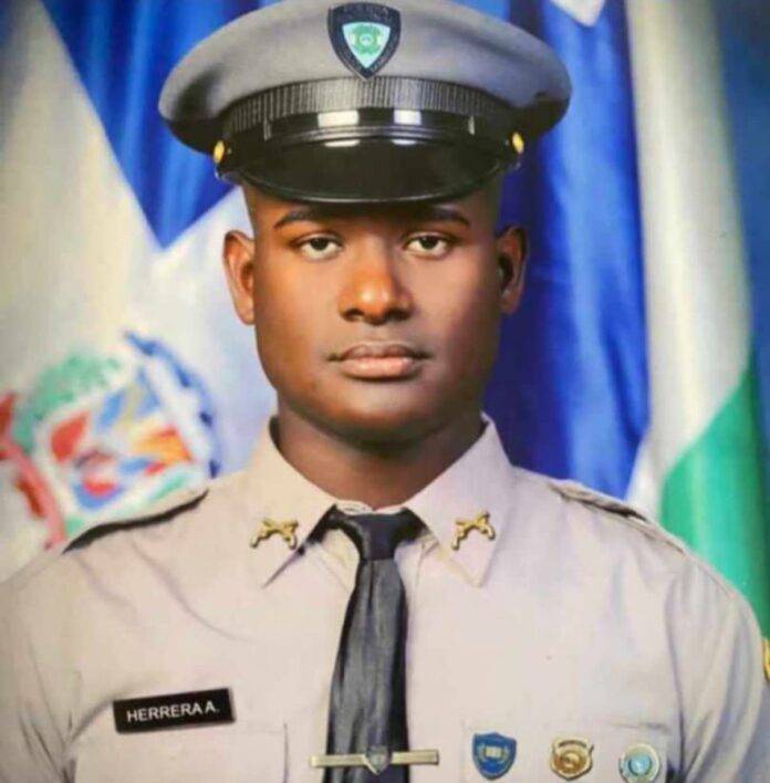 Policía se suicida de un disparo en la cabeza en Monte Plata