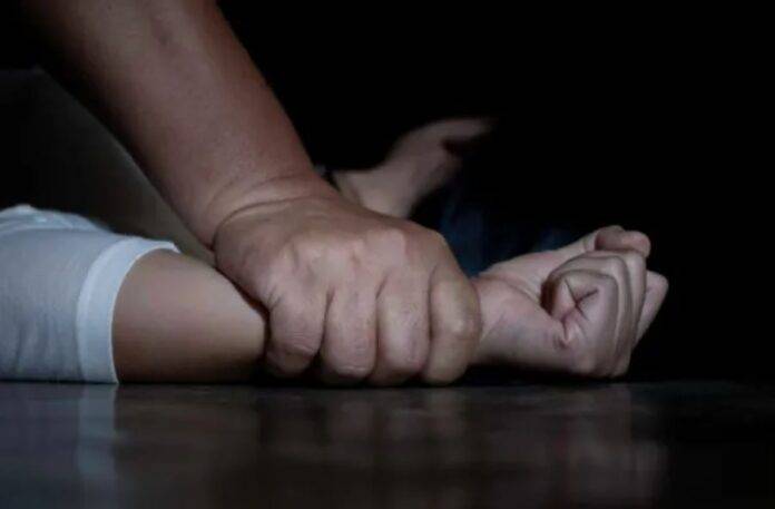 Juez de San Cristóbal acusa a Juez de Corte de violación de una niña y afirma que el poder político y judicial lo protege