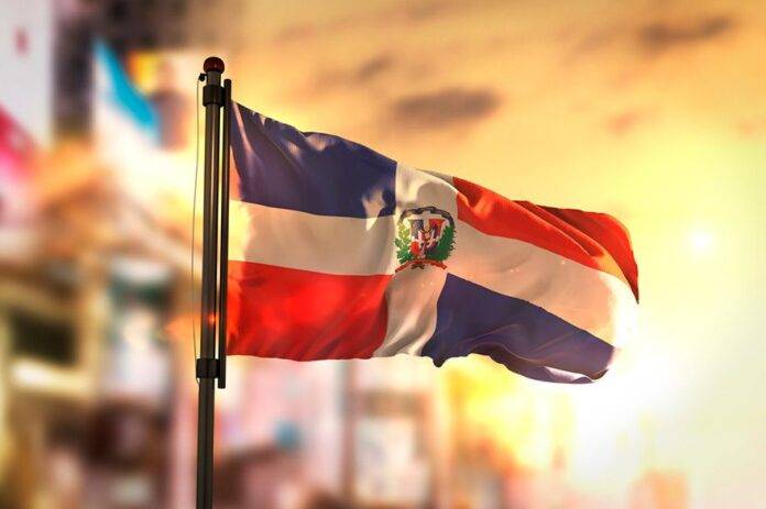 Un día como hoy en 1865, se iza por primera vez la bandera Dominicana, luego de finalizada la Guerra de la Restauración