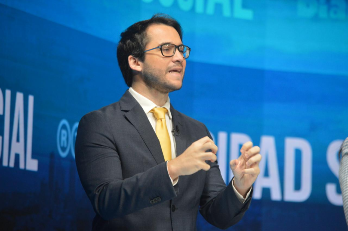 Fernando Abreu acusa a este y a los últimos tres gobiernos de complicidad en la invasión ilegal haitiana