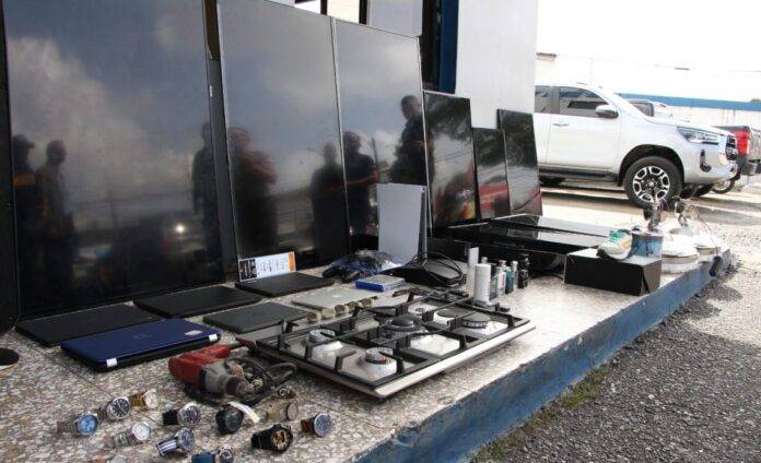 Policía desarticula banda dedicada a robar en viviendas del GSD; recupera artículos sustraídos