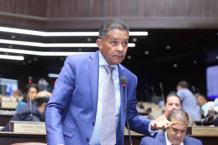 Diputado Eugenio Cedeño declara que relaciones sexuales en el Matrimonio no deben ser regidas por el Código Penal