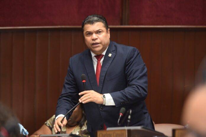 Tobías Crespo acusa al Gobierno de usar el Código Penal como distracción para aprobar préstamos millonarios