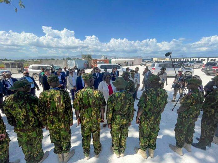 EEUU aportará otros 60 millones de dólares y vehículos blindados para Haití