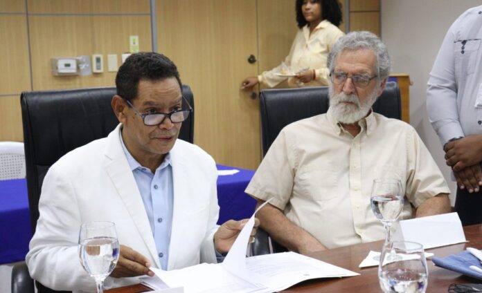 Experto recomienda trasladar explotación minera para proteger cuevas en El Pomier