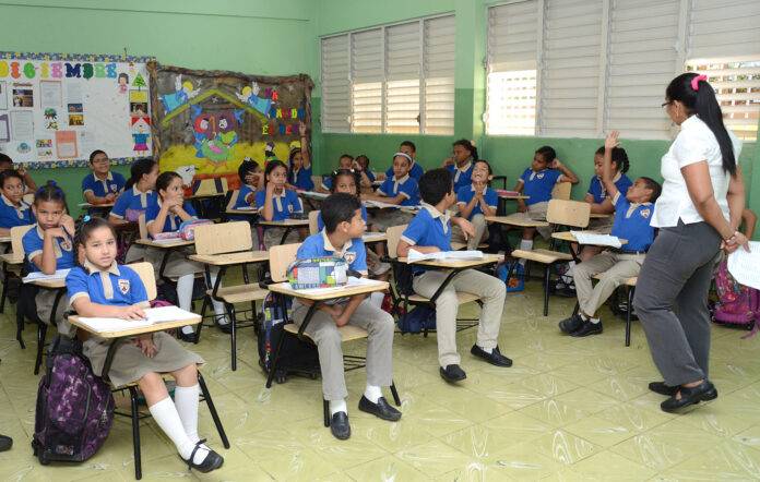 Minerd anuncia calendario escolar 2024-2025 iniciará el 26 de agosto con 2.6 millones de estudiantes matriculados