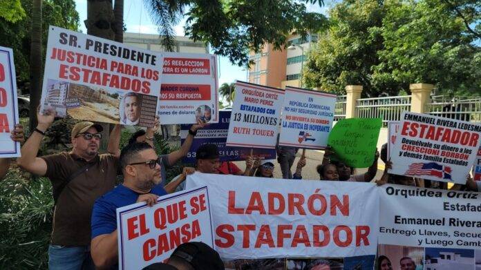 Víctimas de estafa por constructora IndisArq exigen prisión preventiva para Scarlet Cruz