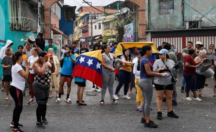 13 muertos y 177 detenidos en protestas contra la reelección de Maduro