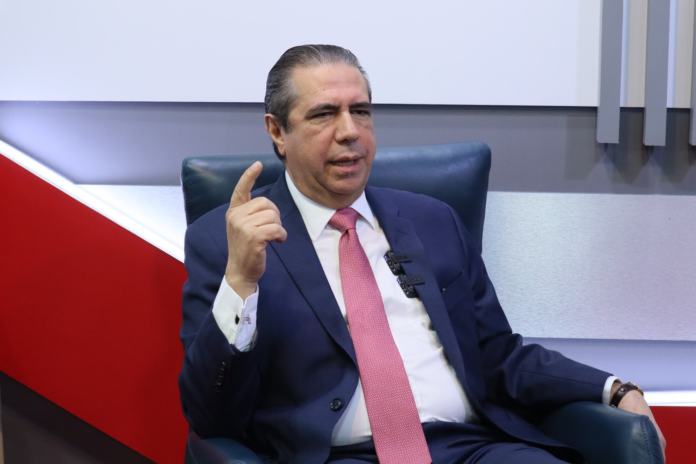 Francisco Javier hace pública su candidatura presidencial para 2028