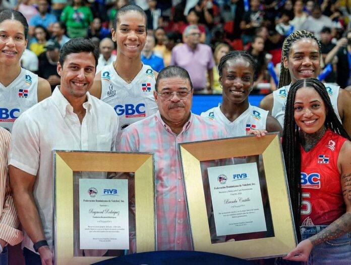 Federación Dominicana de Voleibol reconoce a Raymond Rodríguez por su respaldo al deporte