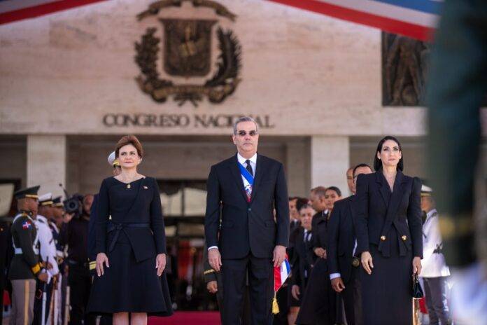 Abinader Justifica Juramentación Fuera del Congreso Nacional por Aforo Limitado