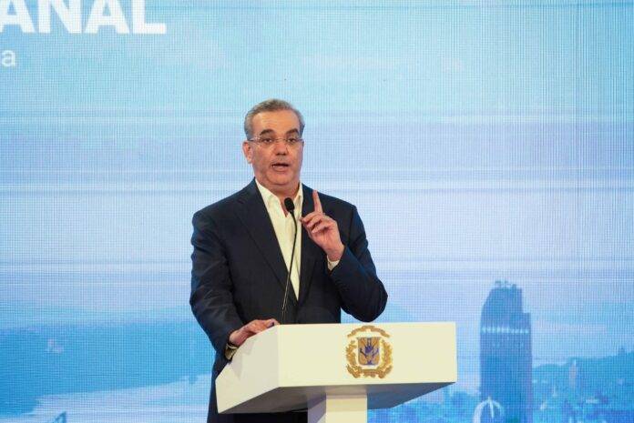 Abinader considera unificar elecciones y reducir número de diputados