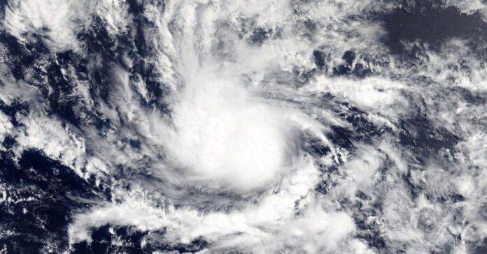 Huracán Beryl pierde su fuerza y vuelve a categoría 4