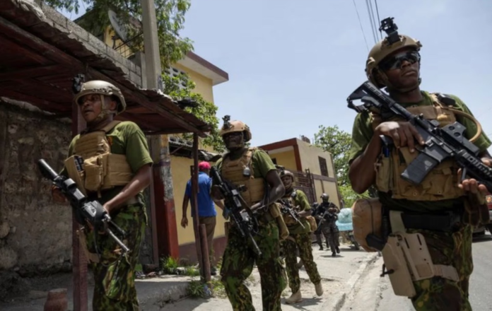 Fuerzas policiales de Kenia toman el puerto de Haití y despejan a los pandilleros