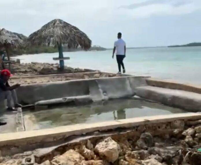 Denuncian extracción de arena y construcción ilegal en playa de Boca Chica