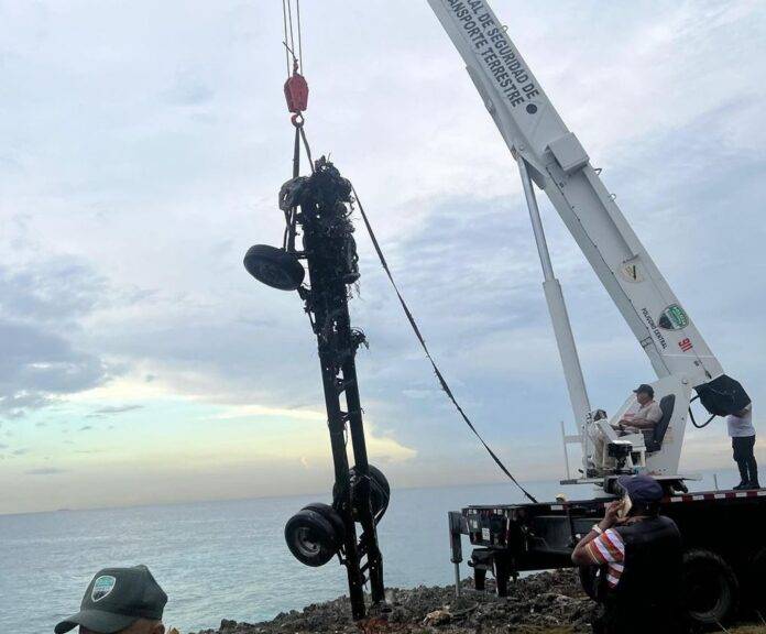 Encuentran camión en el Mar Caribe; presumen es de hombre desaparecido hace varios días