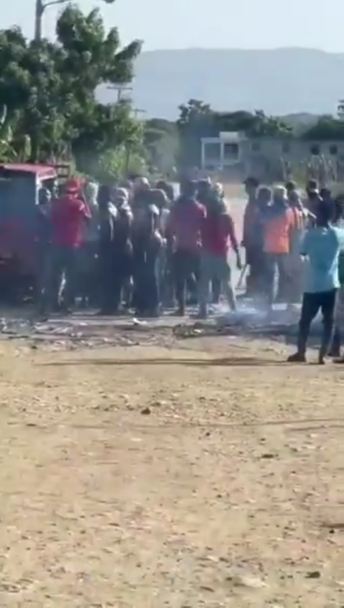 Haitianos protestan en Hatillo Palma exigiendo registro y carnets de residencia