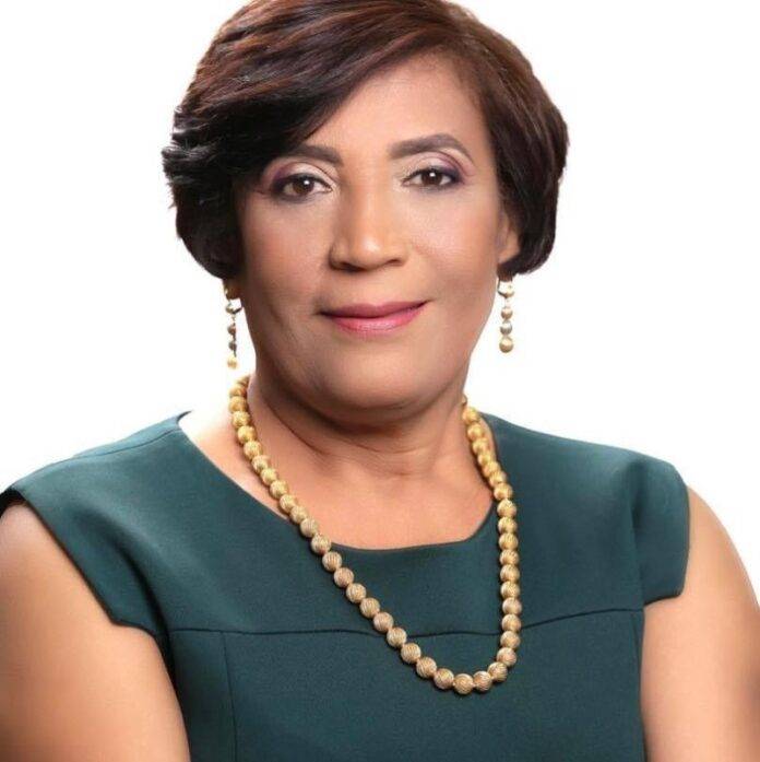 Amparo Custodio renuncia a la alcaldía de La Vega, cuestionando su legitimidad en el cargo