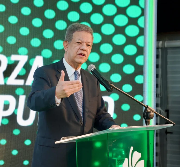 Leonel Fernández acusa a Abinader de distorsionar hechos sobre Venezuela