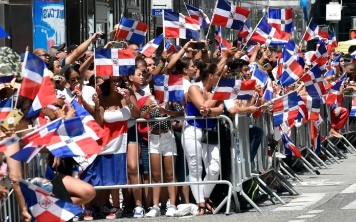 Policía cierra el desfile dominicano en Nueva York por conflictos entre participantes