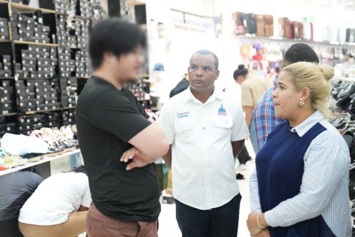 INABIE investiga venta de zapatos con su logo en tienda de Villa Mella; advierte procederá judicialmente