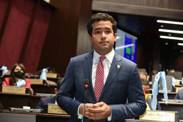 Omar Fernández exhorta al Gobierno a aplicar la indexación del impuesto sobre la renta y propone fuentes para compensar el impacto fiscal