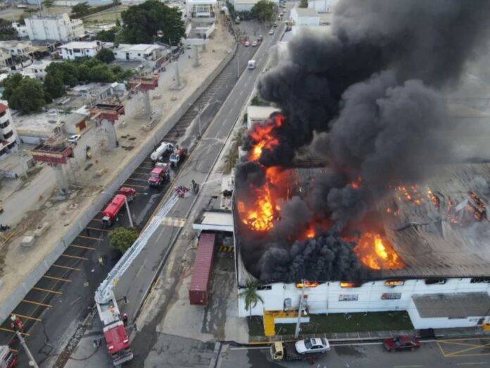 Incendio en la Zona Franca Industrial de Rafey, Santiago, Sin Reporte de Lesionados