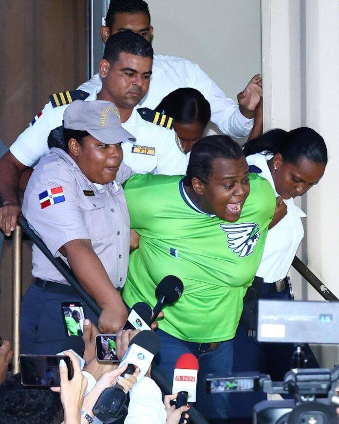 Un año de prisión preventiva para médico militar acusada de decapitar a su hija de seis años