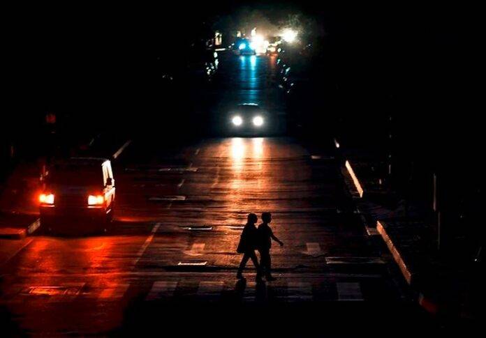 Venezuela sufre apagón nacional atribuido a sabotaje y golpe de Estado, según gobierno de Maduro