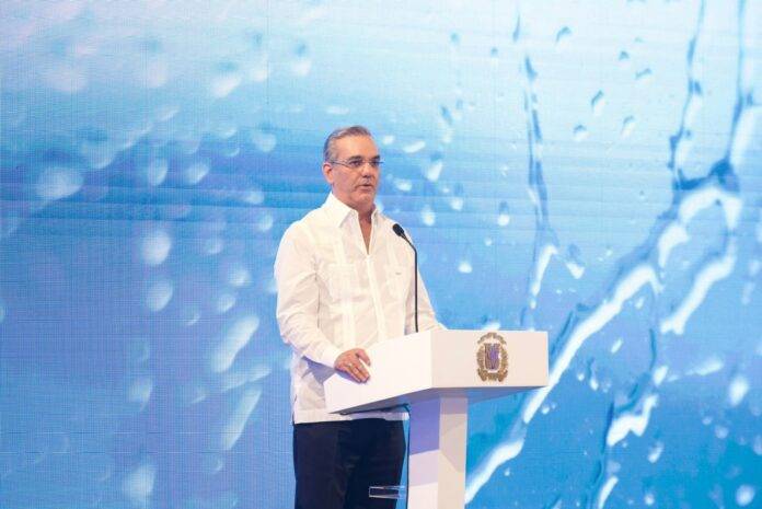 Abinader propone reducir cantidad de diputados de 190 a 137, eliminando 53 cargos