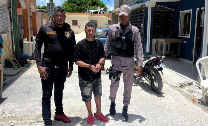 Detienen a hombre acusado de asesinar y abandonar el cuerpo de una mujer en Bayaguana