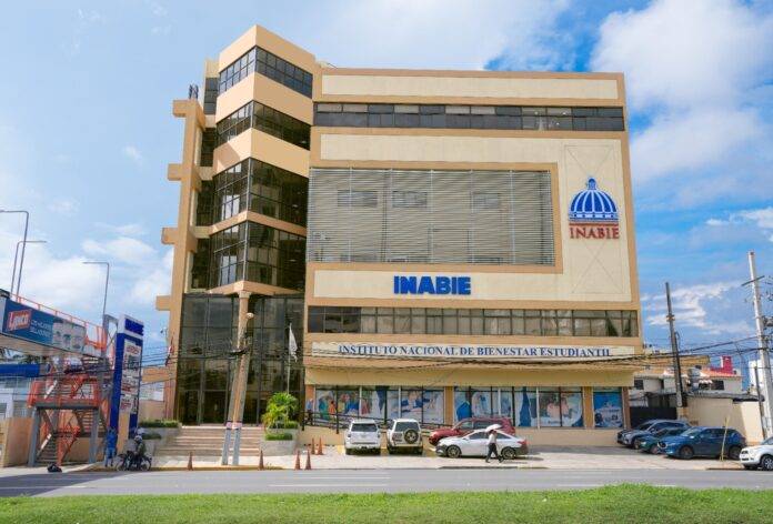 INABIE condena venta ilegal de pantalones con su sello y pide intervención del Ministerio Público