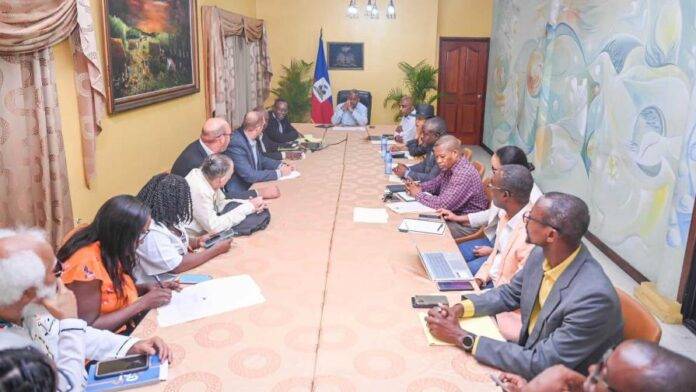 Primer ministro de Haití coordina preparativos para el inicio del año escolar pese a crisis de seguridad