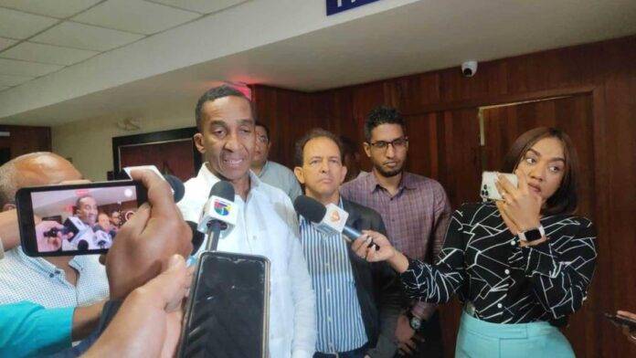 FAPROUASD suspende paro nacional tras acuerdo con rector de la UASD