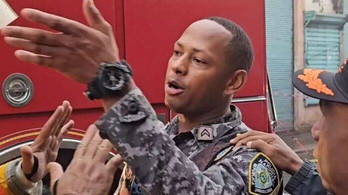 Imponen medidas de coerción a cabo de la Policía por agredir a reportero en Santiago