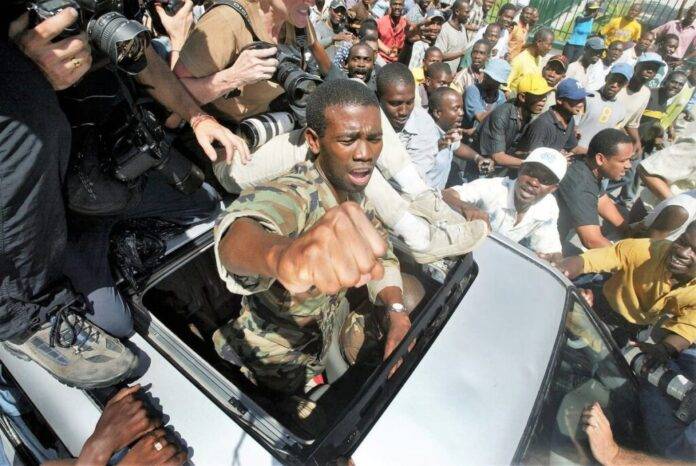 Guy Philippe lidera nuevo partido político en Haití