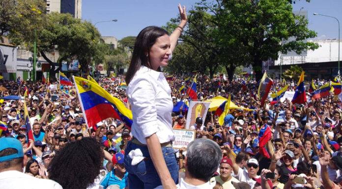 María Corina Machado Encabeza Marcha Opositora en Protesta por Resultados del CNE