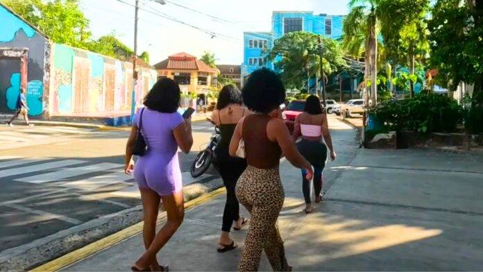 Proponen crear una zona roja en Sosúa ante el aumento de la prostitución y su impacto económico