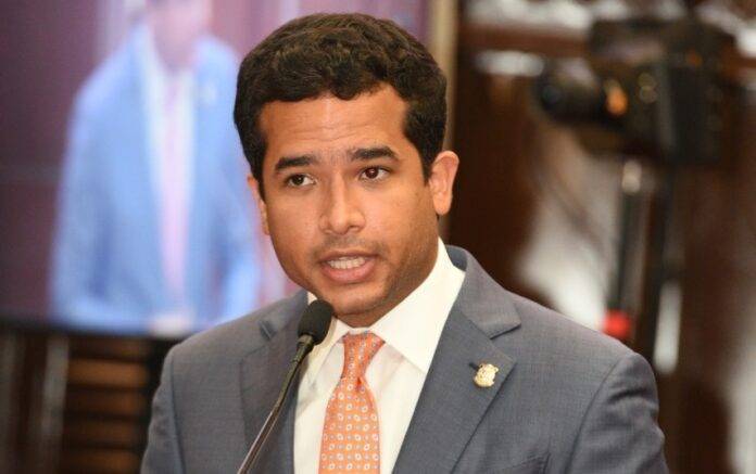 Omar Fernández denuncia falta de sensibilidad de autoridades ante falla de semáforos en SD