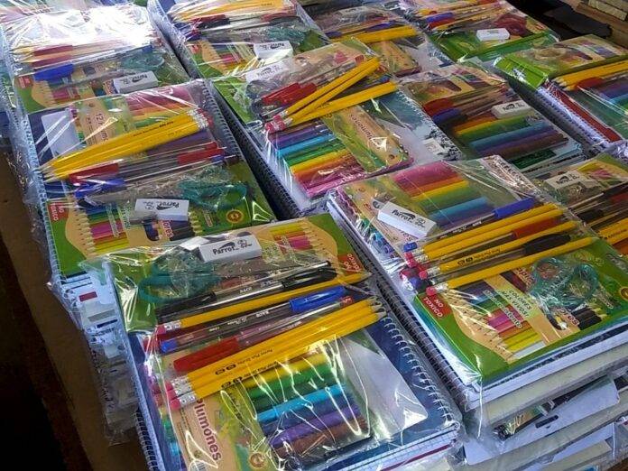 Largas filas en el Palacio Municipal por el programa «Plásticos por Escolares» de la alcaldesa Carolina Mejía