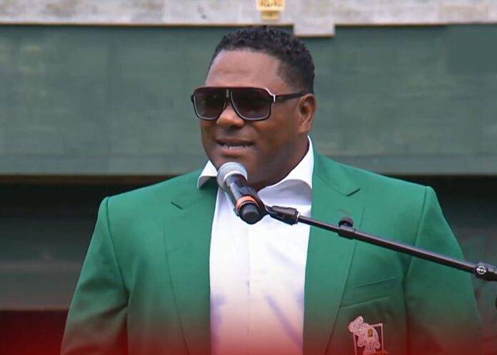 Oakland Inmortaliza al Dominicano Miguel Tejada en Ceremonia en el Coliseo