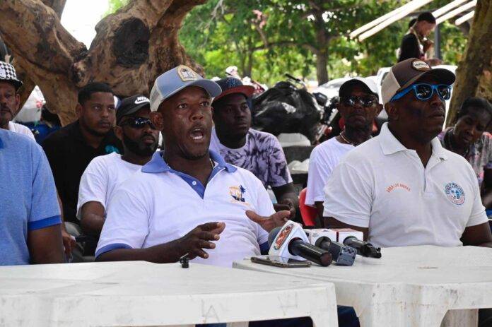 Vendedores de Boca Chica denuncian riesgo de desalojo y traición por parte de autoridades municipales