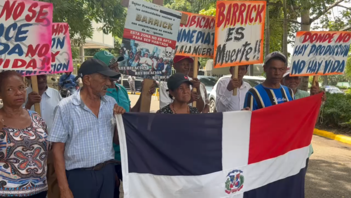 Peregrinos llegan a Santo Domingo exigiendo reubicación e indemnización por daños ambientales de Barrick