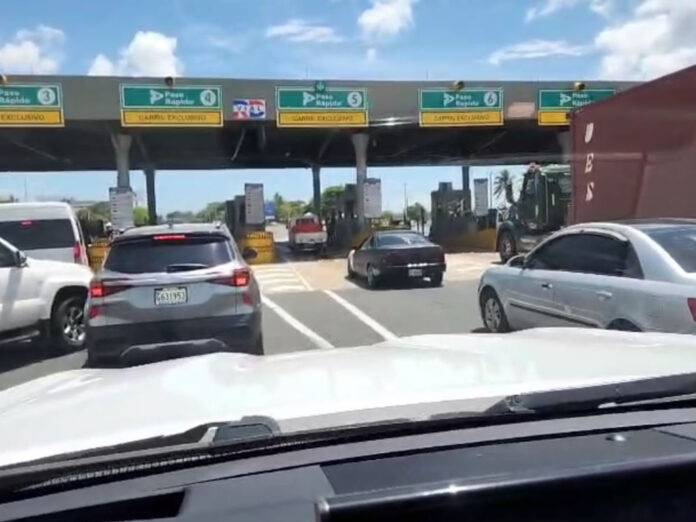 Ciudadano Denuncia Grave Congestionamiento en Peaje: Peajes Automáticos Apagados para Permitir el Paso de Vehículos