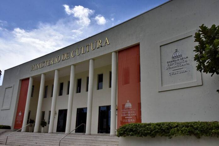 Cultura destina RD$5.5 millones mensuales en sueldos y alquileres de oficinas internacionales
