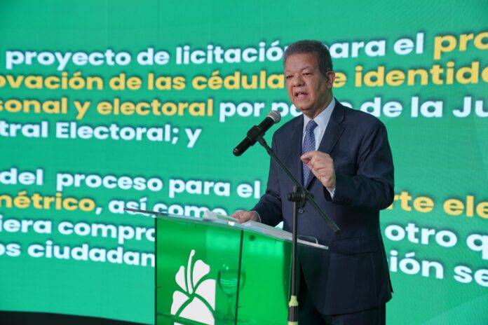 Leonel Fernández alerta sobre riesgos para la seguridad y privacidad tras irregularidades en INTRANT